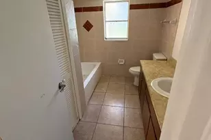 537 SE 6th Pl, Cape Coral, FL 33990 - Photo 5