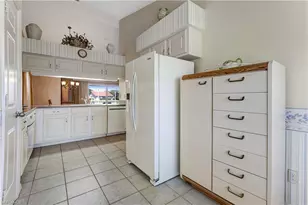 372 Fox Den Cir, Naples, FL 34104 - Photo 19