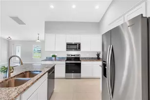 618 NE 2nd Pl, Cape Coral, FL 33909 - Photo 13