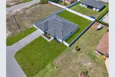 618 NE 2nd Pl, Cape Coral, FL 33909 - Photo 29