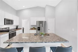 618 NE 2nd Pl, Cape Coral, FL 33909 - Photo 11