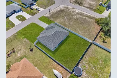 618 NE 2nd Pl, Cape Coral, FL 33909 - Photo 31