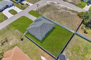 618 NE 2nd Pl, Cape Coral, FL 33909 - Photo 31