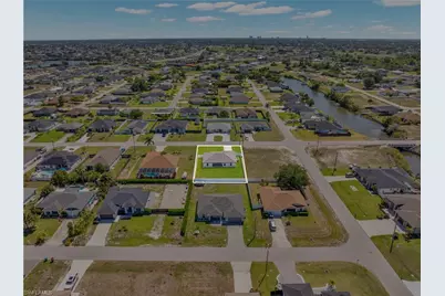 618 NE 2nd Pl, Cape Coral, FL 33909 - Photo 33