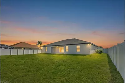 618 NE 2nd Pl, Cape Coral, FL 33909 - Photo 27