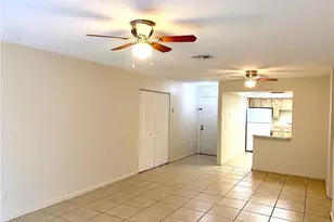 521 NE 24th Pl, Cape Coral, FL 33909 - Photo 5
