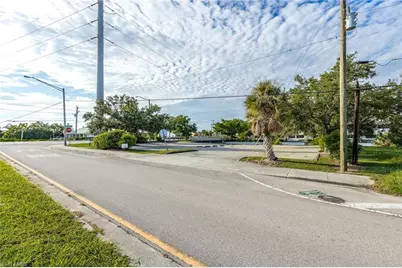 1532 Shelby Pkwy, Cape Coral, FL 33904 - Photo 29