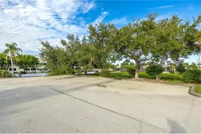 1532 Shelby Pkwy, Cape Coral, FL 33904 - Photo 37