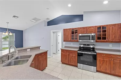 525 NE 6th Ave, Cape Coral, FL 33909 - Photo 13