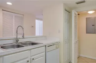 4105 Residence Drive, Fort Myers, FL 33901 - Photo 13