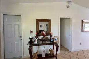 702 SW 25th St, Cape Coral, FL 33914 - Photo 5