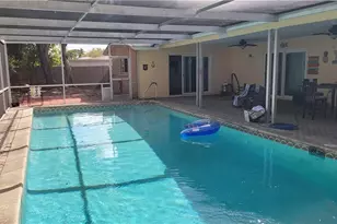 1403 Davis Dr, Fort Myers, FL 33919 - Photo 5