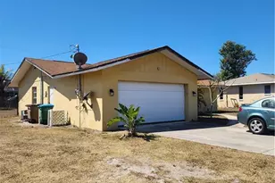 1922 NE 20th Ct, Cape Coral, FL 33909 - Photo 3