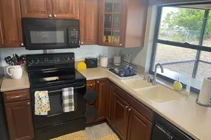 934 SE 25th Ln, Cape Coral, FL 33904 - Photo 3