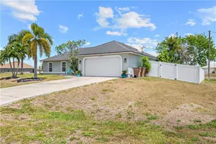2011 NE 35th St, Cape Coral, FL 33909 - Photo 3