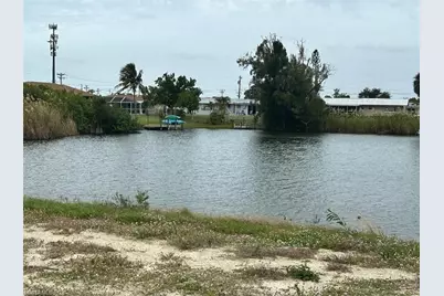 225 NE 10th Pl, Cape Coral, FL 33909 - Photo 3