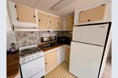 15 Fountain View Blvd, North Fort Myers, FL 33903 - Photo 1