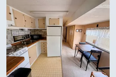 15 Fountain View Blvd, North Fort Myers, FL 33903 - Photo 3