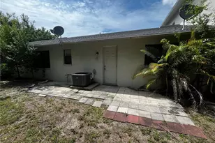 919 SE 8th Terrace, Cape Coral, FL 33990 - Photo 17
