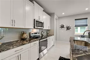 10355 Bonavie Cv Dr, Fort Myers, FL 33966 - Photo 13