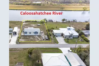 1084 E Anchor Ln, Moore Haven, FL 33471 - Photo 1