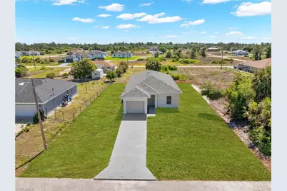 917 Margaret Ave S, Lehigh Acres, FL 33974 - Photo 3