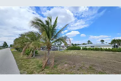 111 SW 58th Ter, Cape Coral, FL 33914 - Photo 5