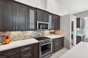 9514 Mariners Cove Ln, Fort Myers, FL 33919 - Photo 9