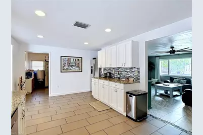 2212 Crystal Dr, Fort Myers, FL 33907 - Photo 7