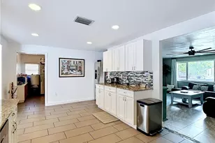 2212 Crystal Dr, Fort Myers, FL 33907 - Photo 7