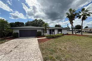 2201 Parkview Dr, Fort Myers, FL 33905 - Photo 1