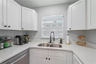 92 Oak St, North Fort Myers, FL 33903 - Photo 11