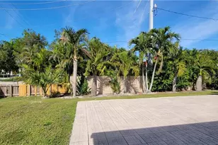 5200 West Blvd, Naples, FL 34103 - Photo 11