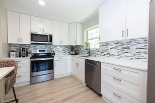 207 Daniel Dr, Sanibel, FL 33957 - Photo 9