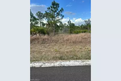 1115 Bayliss St E, Lehigh Acres, FL 33974 - Photo 3