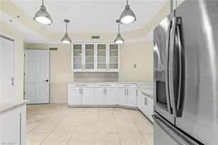 221 9th St S, Naples, FL 34102 - Photo 3