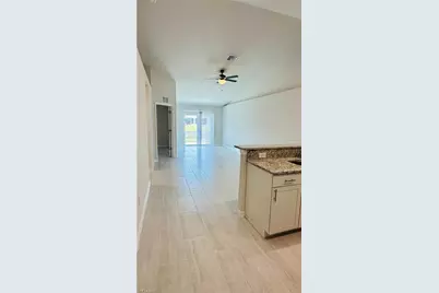 607 SE 7th St, Cape Coral, FL 33990 - Photo 11