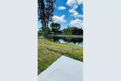 607 SE 7th St, Cape Coral, FL 33990 - Photo 17