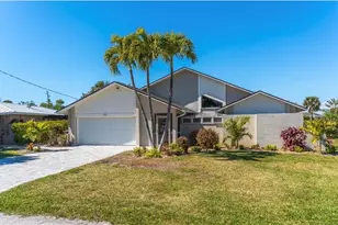 323 Washington Ct, Fort Myers Beach, FL 33931 - Photo 3