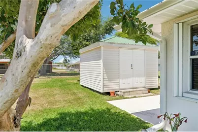914 SW 3rd Ave, Cape Coral, FL 33991 - Photo 27