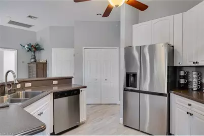 201 SW 35th St, Cape Coral, FL 33914 - Photo 5