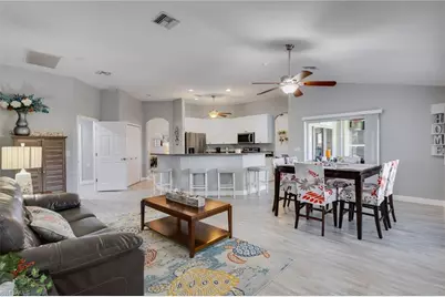201 SW 35th St, Cape Coral, FL 33914 - Photo 11