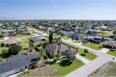 201 SW 35th St, Cape Coral, FL 33914 - Photo 3