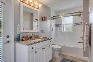 201 SW 35th St, Cape Coral, FL 33914 - Photo 13