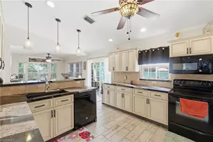 1818 NE 2nd St, Cape Coral, FL 33909 - Photo 7