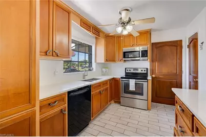 1522 Shelby Pkwy, Cape Coral, FL 33904 - Photo 9