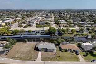 1522 Shelby Pkwy, Cape Coral, FL 33904 - Photo 21