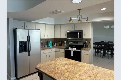 22 SE 10th Ave, Cape Coral, FL 33990 - Photo 9