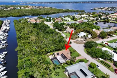 880 Deep Lagoon Ln, Fort Myers, FL 33919 - Photo 3