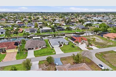 241 SE 29th Ter, Cape Coral, FL 33904 - Photo 17